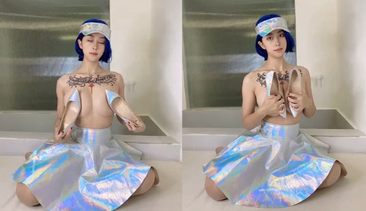 Onlyfans巨乳網紅張賀玉,想要公主的高跟鞋嗎?