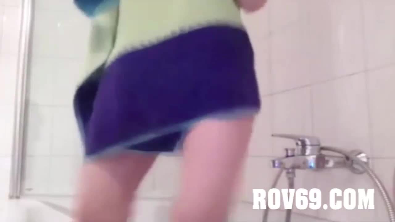 สาวน้อยขี้เงี่ยน_ไลฟ์สดอาบน้ำโชว์_แถมช่วยตัวเองให้ดูท้ายคลิปด้วย_คลิปโป้เสียงไทย