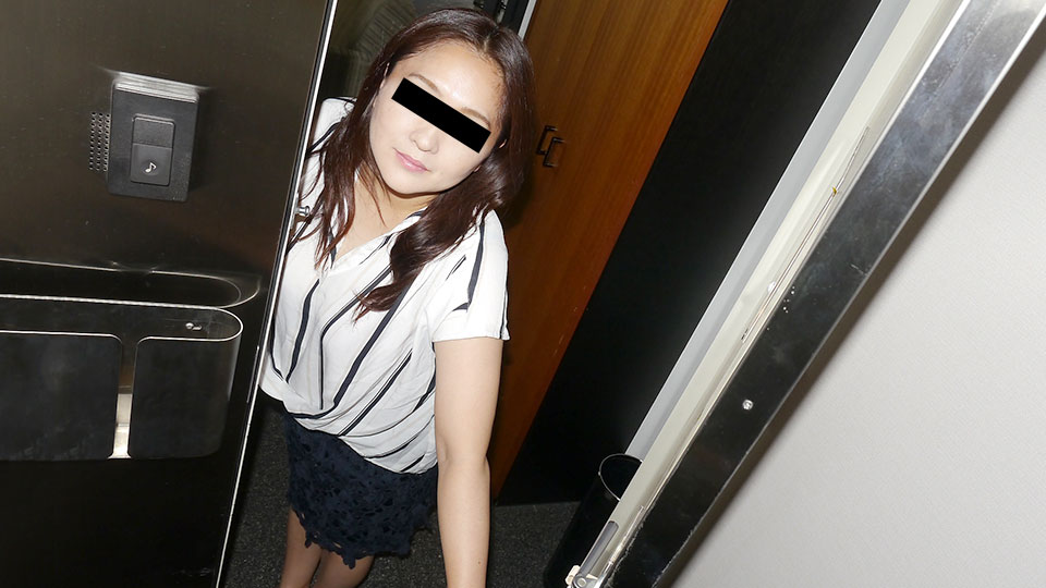 人妻自宅ハメ 〜バスト100センチ超えの巨乳妻〜            シリーズ特設