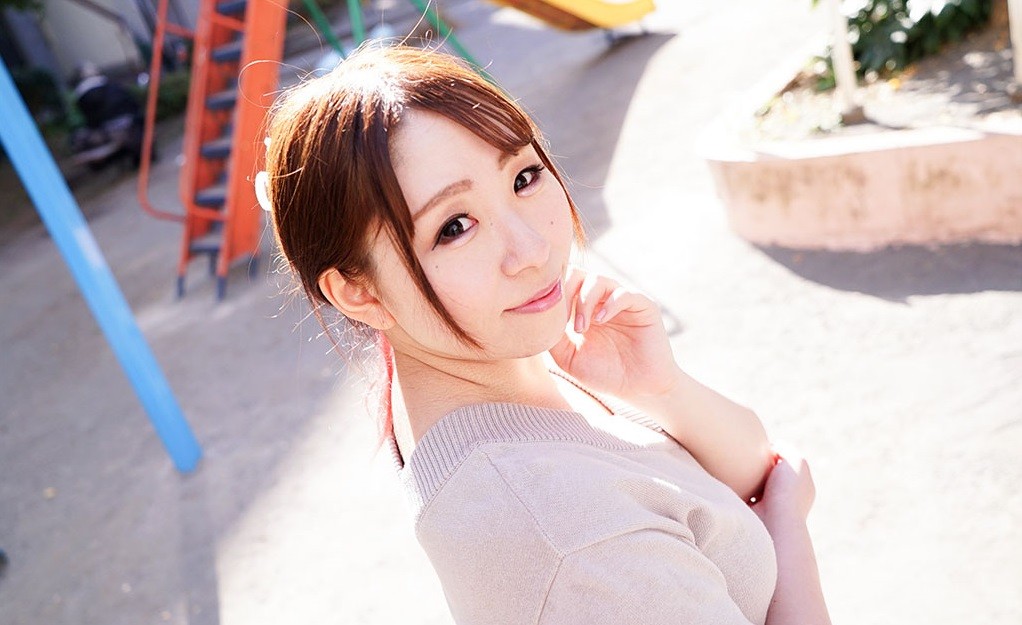 paco paco mama 081323_895 peachy-assed milf - no matter what she does, she looks straight at the camera - yurika kitano