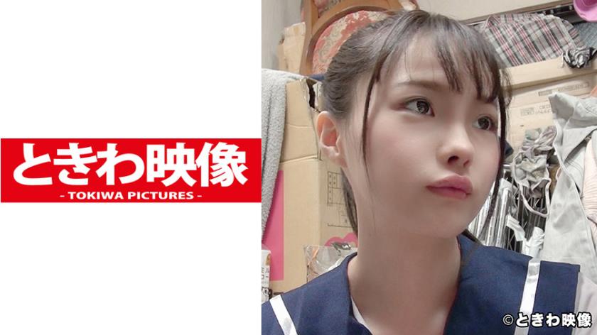 Một cô gái nhỏ nhắn và thanh tú bị những người đàn ông xấu xí trong bộ đồng phục cosplay chơi đùa!