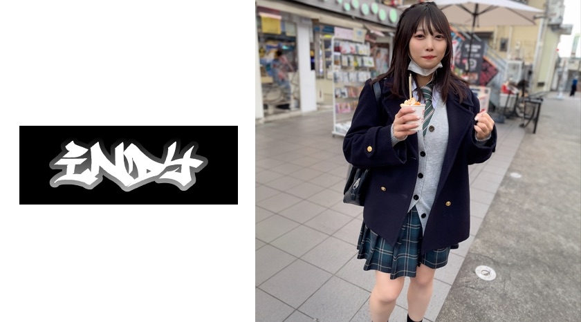 Pakaian dalam putih yang mewah dengan renda yang dipakai selama 13 jam, sayang. Dia memakai pakaian dalam pilihan khas untuk persediaan hari istimewa.