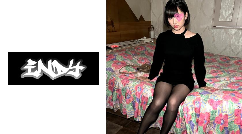 สาวสวยผมสั้นที่ดูเศร้า_ หญิงที่รู้สึกอย่างจริงใจด้วยหน้าตาน้ำตาแตก โดยไม่ได้ยินอนาคต 2 ครั้ง