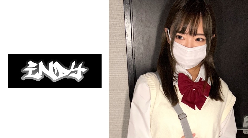 Gambar-gambar intim wanita berpayudara besar bergaya lembut bersama wanita kecil dalam aktiviti seksual, dengan dua lelaki bersetubuh dan ejakulasi di dalamnya, mempunyai potensi hamil.