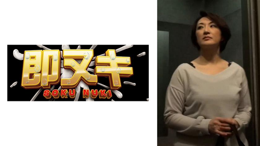 Wanita berkahwin yang terlibat dalam skandal dengan guru tuisyen anak lelakinya yang berotot!