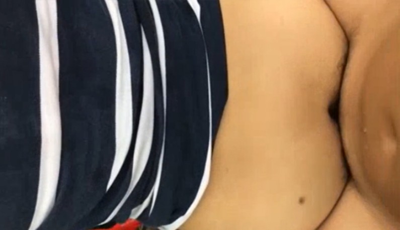 หลังจากว่ายน้ำแล้วฉันก็หมดแรง ~ แต่พี่ชายของฉันบอกว่าเขาต้องการตรงไปที่กองหญ้าและตีมันให้ร้อน!