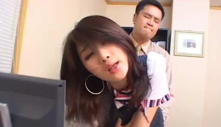  [Korean] mouth tells to sip tea but saw his butt lifted up