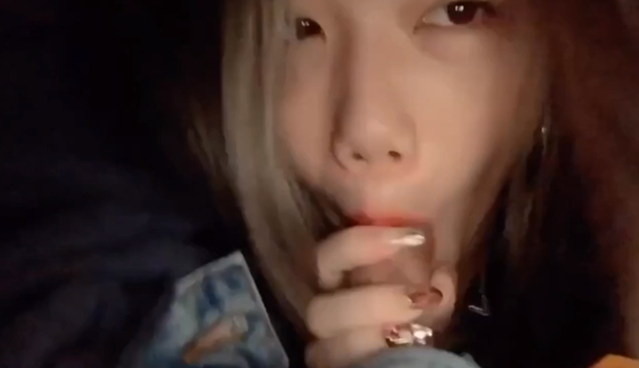 [Taiwan] SWAG Seduces the Driver in a Minute-Long Car Battle, Directly Takes Off the Driver's Pants and Starts Playing the Instrument