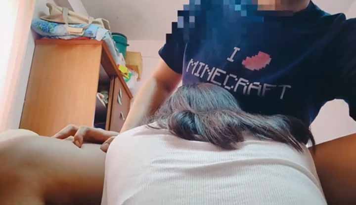 [泰國] 情侶檔的色情自拍～小女友努力吃雞雞～