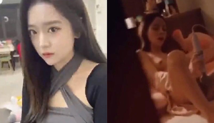 Khi bạn phát hiện ra bí mật thủ dâm của chị gái mình, bạn không còn lựa chọn nào khác ngoài việc phải thỏa mãn chị gái mình!