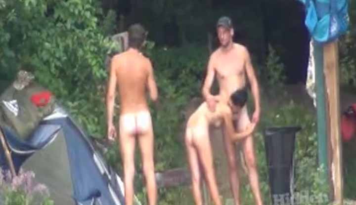 [ฝรั่ง] ไอ้จ้อนของเพื่อนฉันดูน่ากินจัง~ สาวงามก้มลงมาโดยไม่ได้ตั้งใจ ฮา