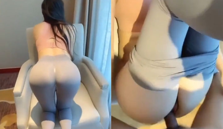 โซฟาขนาดเล็กยังสามารถเป็นสถานที่ที่เหมาะสำหรับการมีเพศสัมพันธ์ Goddess Mijiri กอดขาของเธอและถูกคว่ำ ~