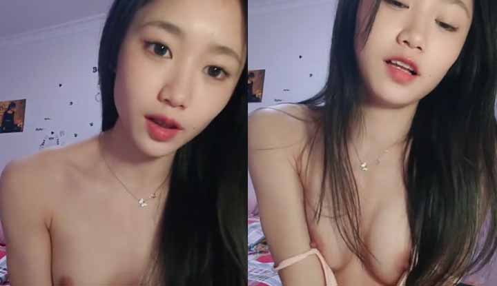 The young girl started scratching when she returned from school in the evening. Online to show her siblings her beautiful and close-up view of her genitals and breasts.