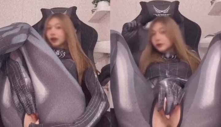 (Thai) Spider girl with toys