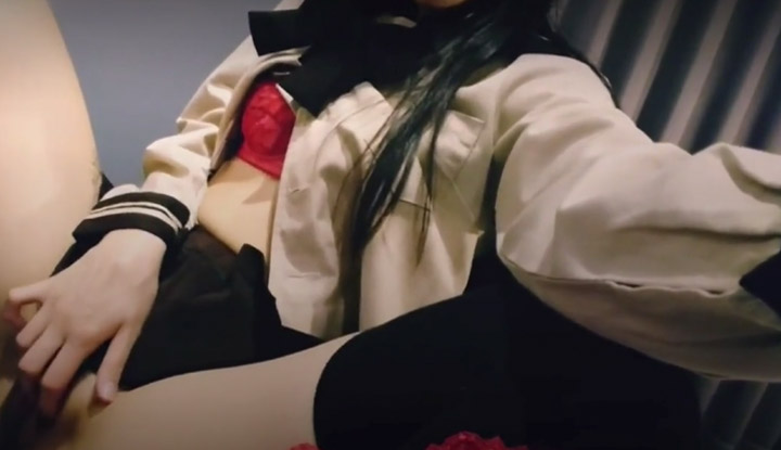 [台灣] SWAG quanna～第一次邊吃屌邊自慰M字腿那麼騷～