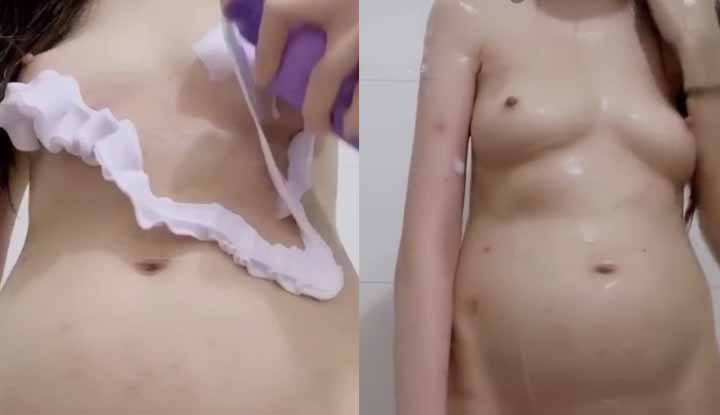 Have you seen the video of Baby Lavigne taking a shower today? Simonac looks so cute!