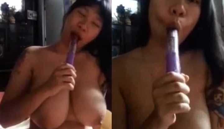 คลิปหลุดคอลเสียวกับสาวทางบ้าน นมใหญ่แม่ให้มา แต่วันนี้เป็นประจำเดือนเลยไม่ได้โชว์หี