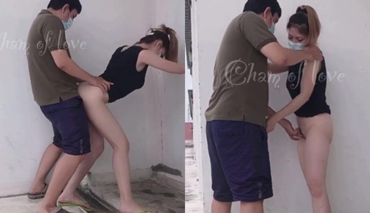 Thai xxx movie Thai girl invites boyfriend to fuck on rooftop Standing and cracking the pussy and stabbing her fresh pussy Rocking each other without holding back, the sound of moaning and stinging pussy erupted throughout the building.