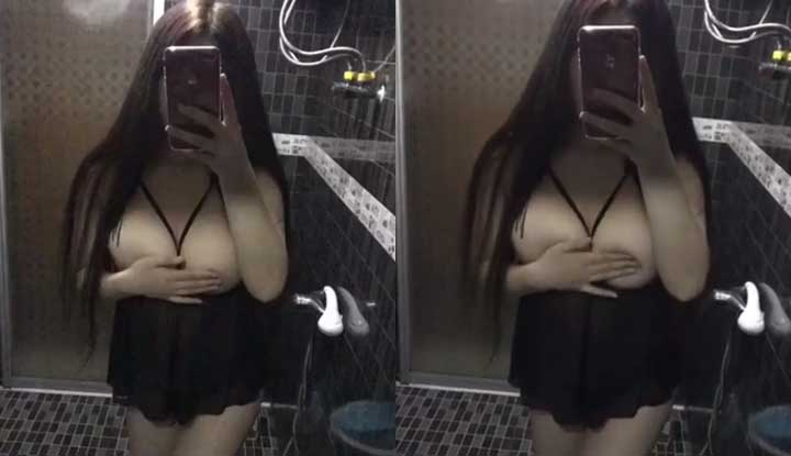 การสวมเสื้อยืดออกไปนั้นช่างสุดเซีย ถ้าคุณไม่ระวัง หน้าอกใหญ่ของคุณจะหลุดออกมา