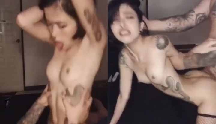 Video lucah rahsia kumpulan xxx dengan gadis Thailand kurus lalalalupinz beromen dengan kekasih yang bergambar. Memperagakan pergerakan badan dan hubungan seks secara 'OnlyFans', bersuara nyaring dan penuh ghairah sebelum kekasih tidak tahan dan menukar posisi beromen menjadi gaya anjing sehingga mencapai klimaks.