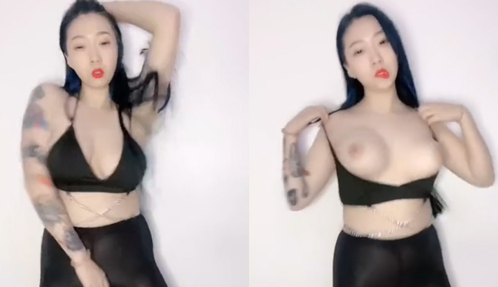 Quick-handed busty mature sister Xin and younger sister, the tight underwear made grandma's breasts fall out.