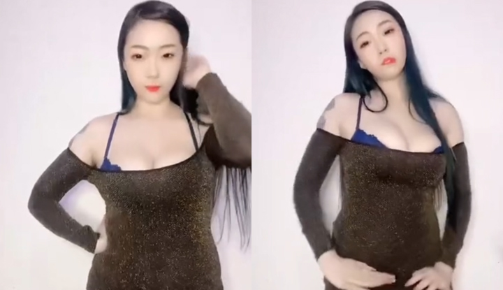 Sukhum's older sister is beautiful, has a good figure, and has a mysterious and intriguing charm.