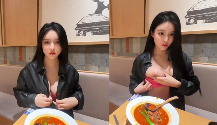 the sexiest queen, black batik cloth, feels like being watched in a restaurant... in the end, can't avoid revealing the chest.