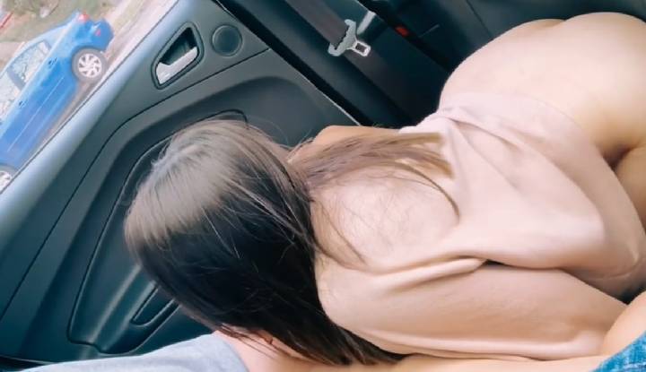 เพื่อตอบแทนสามีของฉันที่ขับรถส่งฉันไปทำงานทุกวัน ฉันให้บริการเซ็กส์ปากที่ดีที่สุดแก่เขา