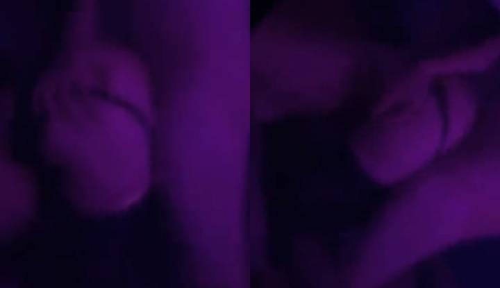 ในห้องที่แสงสลัว นั่นคือการเย็ดแบบสัตว์ร้ายของชายร่างกำยำกล้ามโต