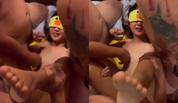 คลิปหลุดสาวไทยทางบ้าน งานรุมเย็ดสวิงกิ้ง น้องขอมาเองบอกชอบหลายๆควย เย็ดไปคุยไป 2 มือกำควยแล้วหีโดนเย็ดอยู่ ขอให้นั่งบนตัวแล้วใครไหวขอแบบโยกๆเลยน้องบอก เย็ดหีหนูแรงๆผลัดกันเย็ดให้หนูแตกเลย xxx