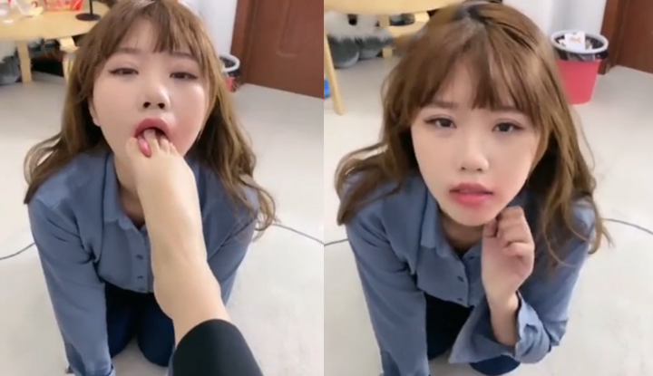 เทพธิดาความแตกต่างถูกทำให้อับอายและถูกฝึกโดยนางเอก และลิ้นของหมาน้อยนั้นนุ่มนวลมากเมื่อมันเลียเท้าเจ้านาย