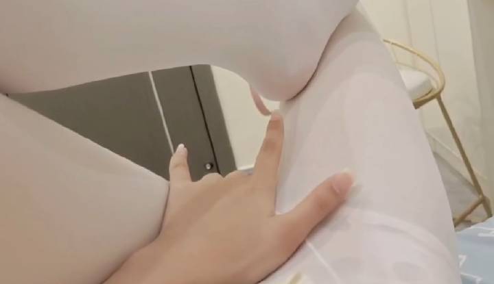 เมื่อแฟนของฉันไม่อยู่ ฉันก็ช่วยตัวเองเพื่อให้อุ่นขึ้นในช่องของฉัน