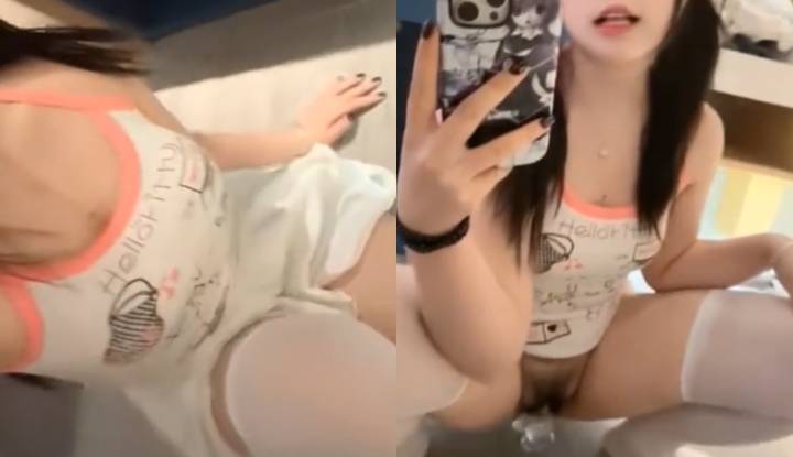 ariri system red happiness: latest welfare leak – using conference software to broadcast a revealing live broadcast, a white veil and a small pair of panties, beautiful wide-legged legs, double-action masturbation, pussy juice flowing wildly!