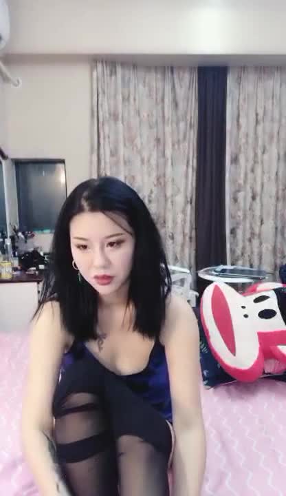 漂亮气质美女主播和炮友先一起洗澡 然后口交啪啪大秀很是淫荡