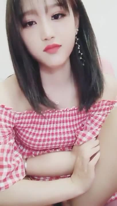 高颜值漂亮美女主播 收费直播秀 阴毛不多小穴禁止 自慰揉穴 很是诱人