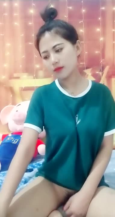 丸子头漂亮美女主播尺度小秀 奶子形状很漂亮 揉奶搜首弄姿 很是诱人