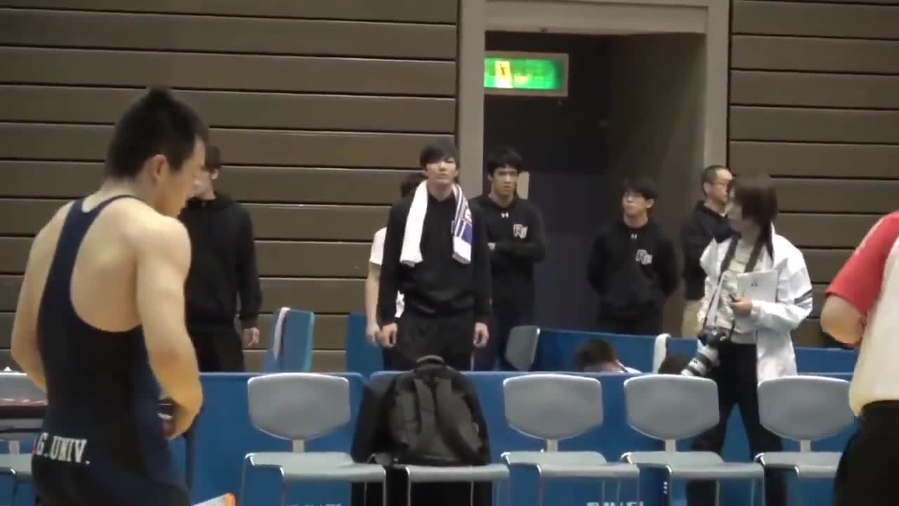 (เกย์)กีฬาอะไรเนี่ย ผลัดกันจับควยเป็นว่าเล่นเลย น่าไปเล่นจริงๆ