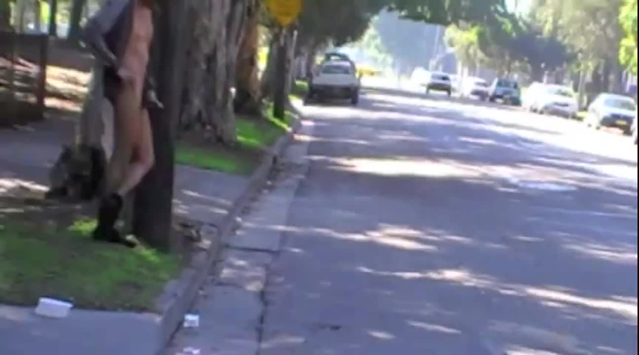 (เกย์) ยืนชักริมถนน