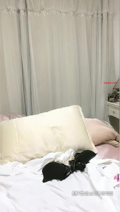 〖重磅流出〗疑似秀人知名嫩模『陈亦飞』幻身『小程潇』和色影师再操一炮_情趣黑丝_爆乳翘挺_美到窒息_compressed