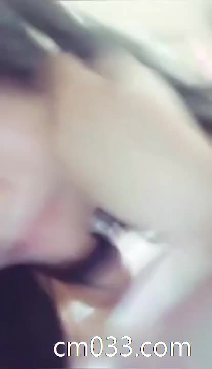 波霸直播主剛插完的穴穴給觀眾看把我插的那麼大了