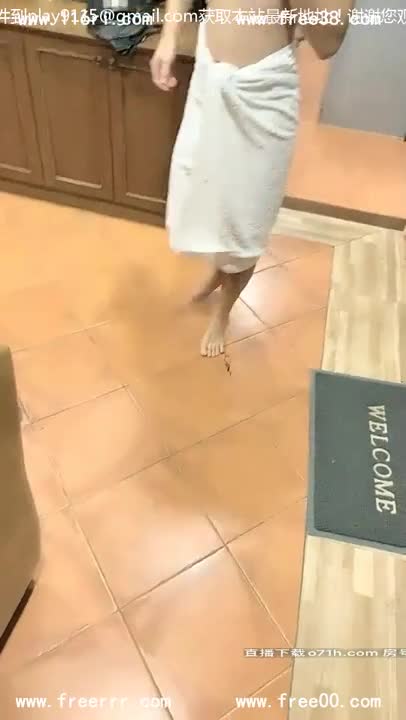 หนุ่มจีนซื้อบริการสาวไทยแล้วไลฟ์สดกลับไปเมืองจีน รอบนี้จัด 2 สาวสวิงในพูลวิลล่า