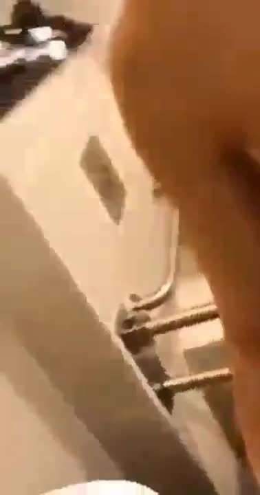 เมียยืนถ่าย ผัวยืนซอย