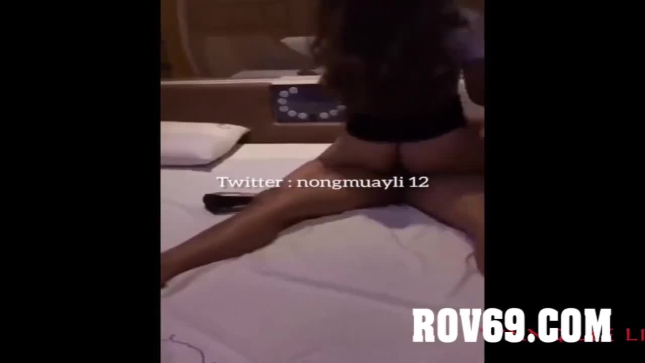 เที่ยวอาบอบนวนครั้งแรก_จัดน้องชุดนักศึกษามาเย็ดบนห้องให้ดูกัน