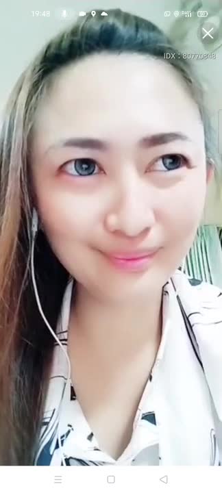 สาวใหญ่สำนักปลัดทคุยเล่นในที่ทำงาน