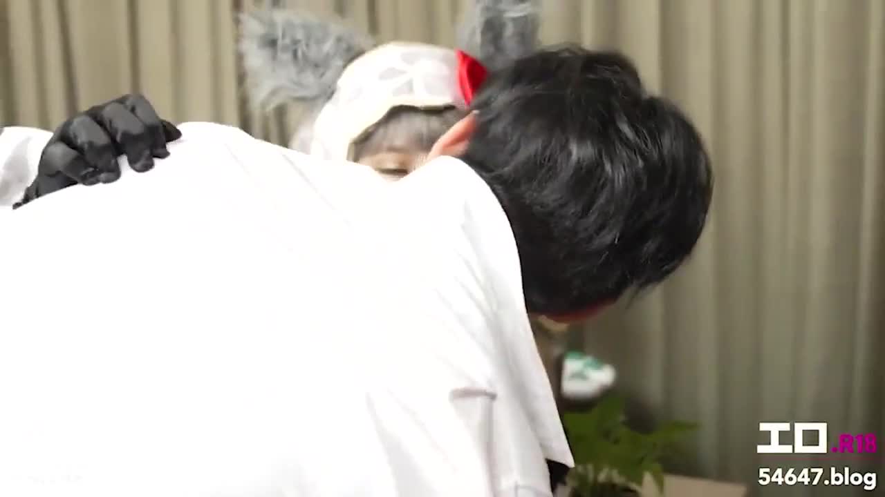 雪白美乳淫賤大臣