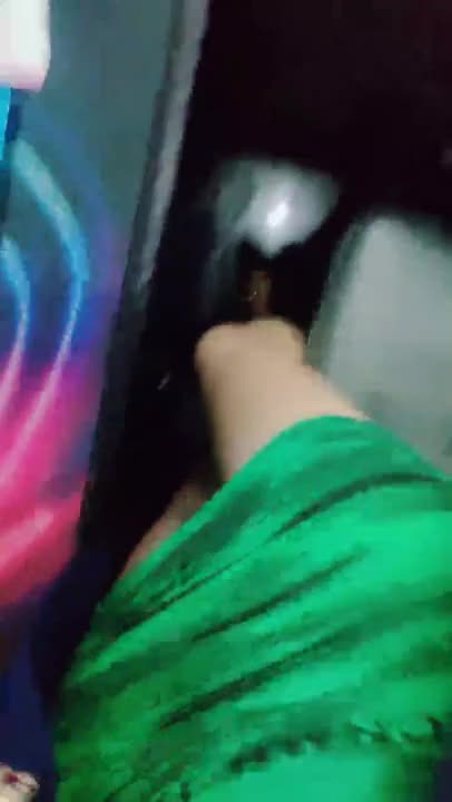 (Live) Chinese Wusu Er, she secretly went to the bathroom in an internet cafe (1)