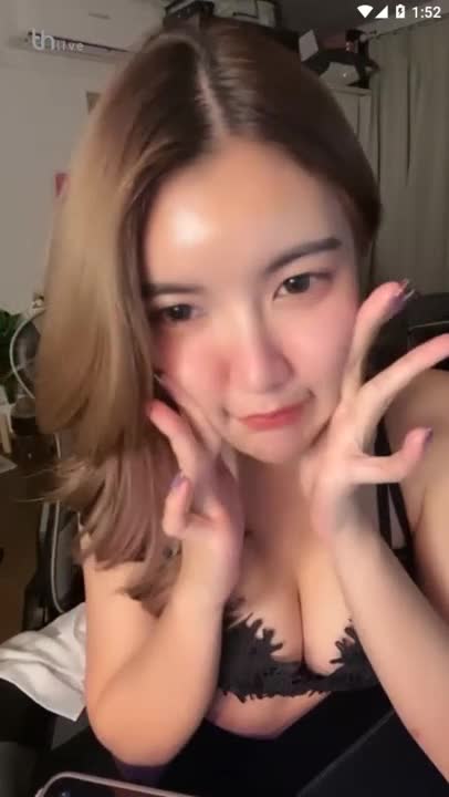 (Live) THLive Nong Ice ~ Beautiful girl, good shape, smooth skin, provocative, showing her breasts (2)