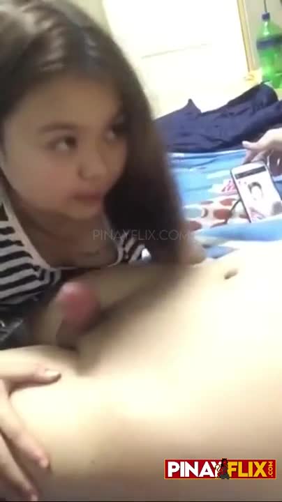 Abala si BF sa Tiktok Habang Abala din si GF sa Pagkanta