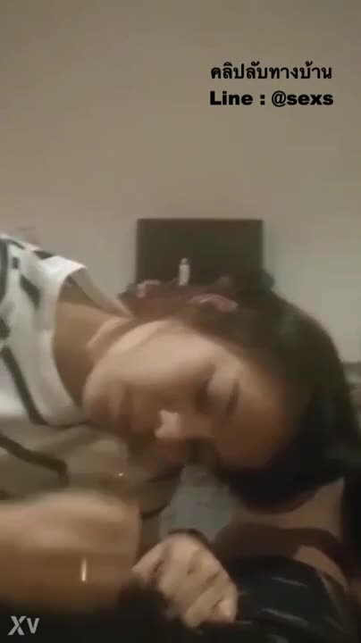 เห็นหน้าชัดเจนโม๊คควยให้เพื่อนแตกใส่ปาก