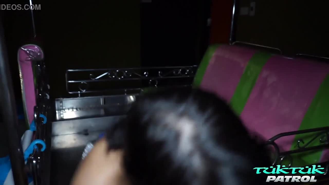 กระหรี่ไทยที่ถนนข้าวสาร เย็ดกับนักท่องเที่ยวฝรั่งบนรถตุ๊กตุ๊ก